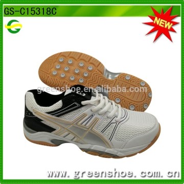 latest design white sports shoes men