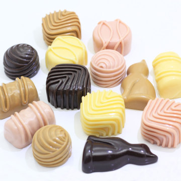 Varios tipos Mini caramelo en forma de chocolate resina Flatback cabujón teléfono Shell DIY artesanía decoración niños juguete cuentas encantos