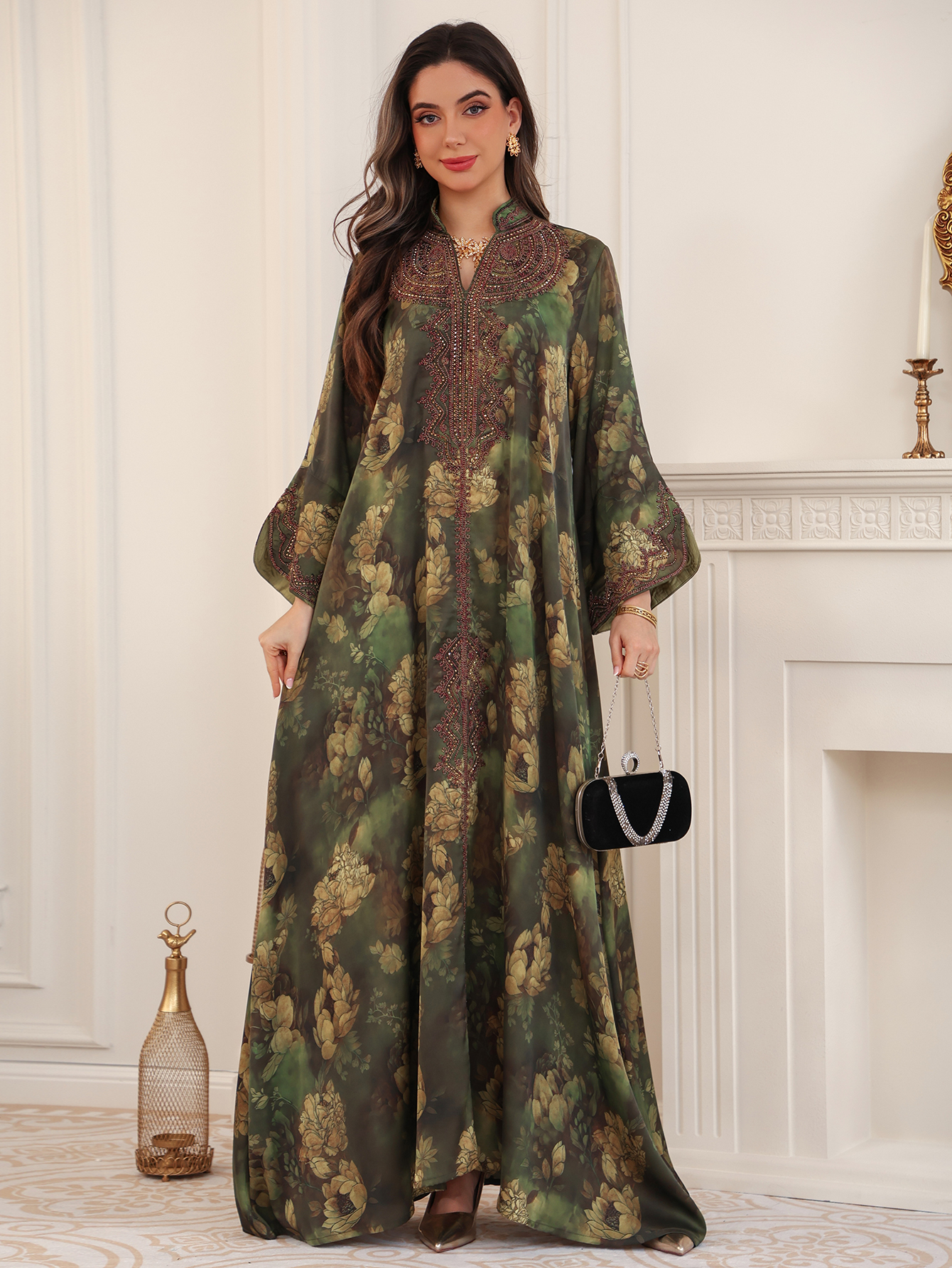 نمای سبک زندگی گل کافتان آبایا Floral Kaftan Lifestyle View
