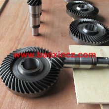 China Crown Wheel Pinion Gear with Shaft