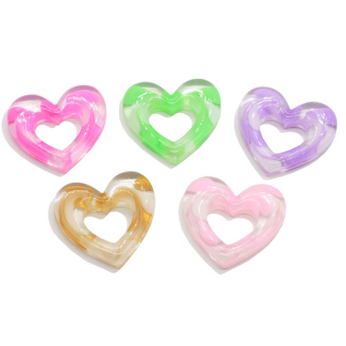 Coloridos encantos de resina en forma de corazón ahuecados, cabujones de resina de corazón de amor para niños, accesorios para el pelo o pendientes hechos a mano
