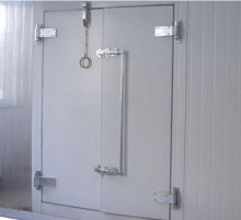 Automatic return door for cold storage