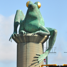 Fine Workmanship Outdoor Decorative  Garden Sitting Bronze Frog Statue