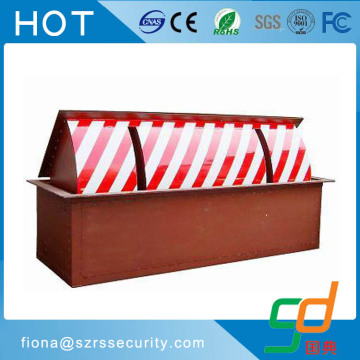 Retractable automatic rising hydraulic road blockers