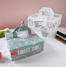 Square bakery food box packaging with handle