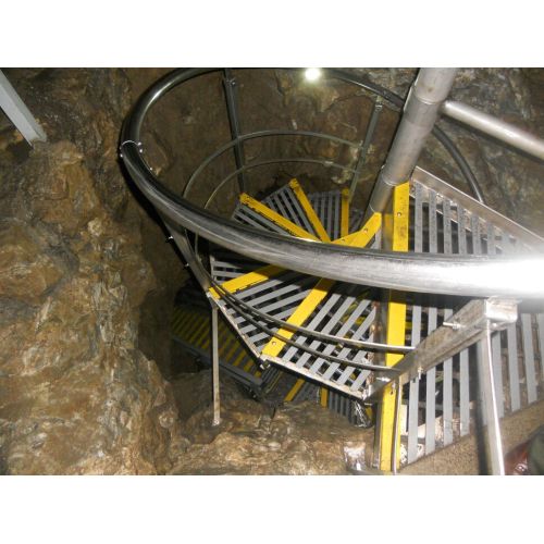 Estructura de acero Escalera de eje de construcción