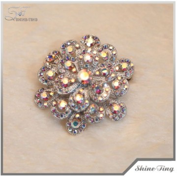 Alibaba website wholesale yiwu jewelry cheap diamond flower brooch for women