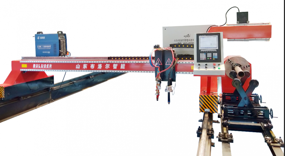 Operador de máquina cortadora de plasma CNC