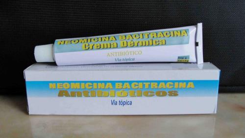 Θειική νεομυκίνη και βακιτρακίνη αλοιφή USP 5MG/G