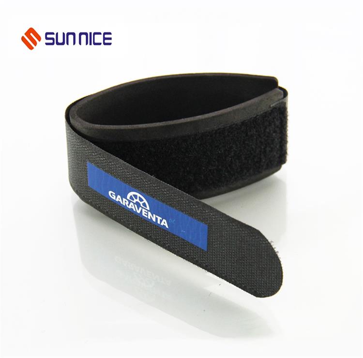 Black ski straps