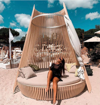 All-Weather Teak Wood Daybed with Canopy - Perfect for Outdoor Leisure