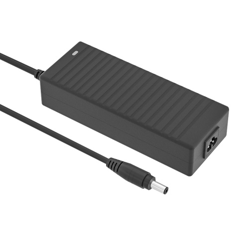 Універсальний адаптер змінного струму 120 Вт з USB -зарядним пристроєм