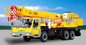 Truck Crane ( lifting capacity 25t )