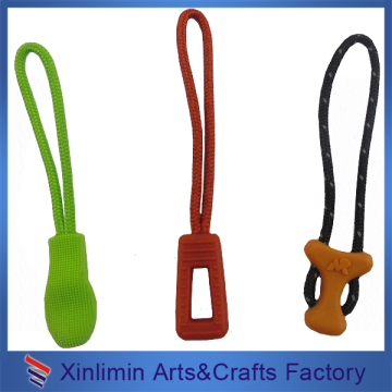 2016 customized hard soft plastic rubber zipper pull tabs