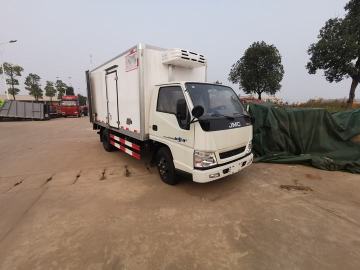4x2 frozen food transportation refrigerated truck