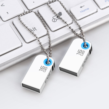 Mini memoria USB de metal plateada de 8 GB a 128 GB