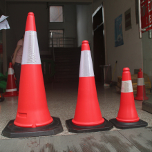 50cm PE Road Cone with Rubber Base for Traffic Control