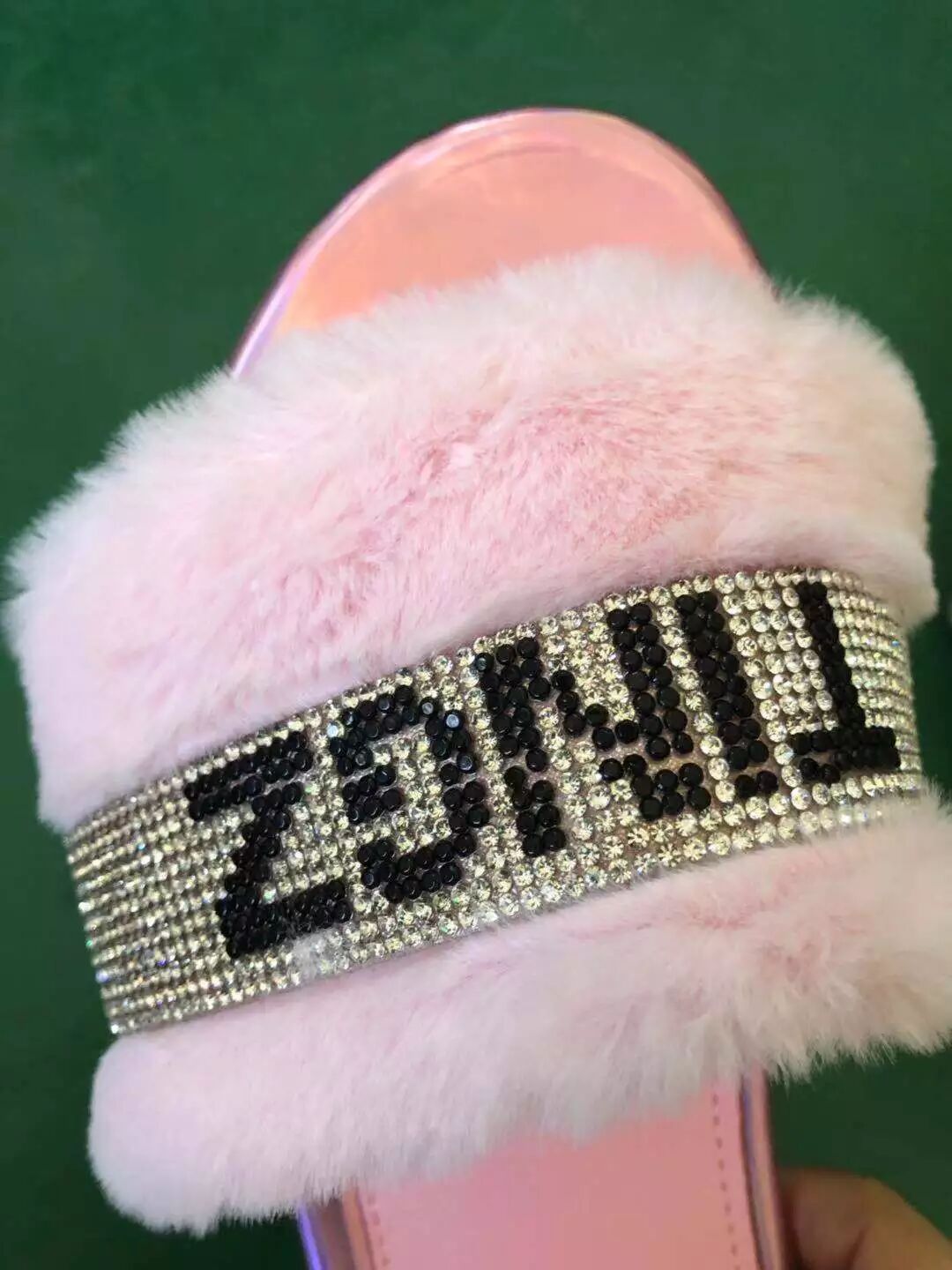 2020 New Arrival Ladies Flat Furry Slippers Pink Glitter Slides for Women Fashion Sandals