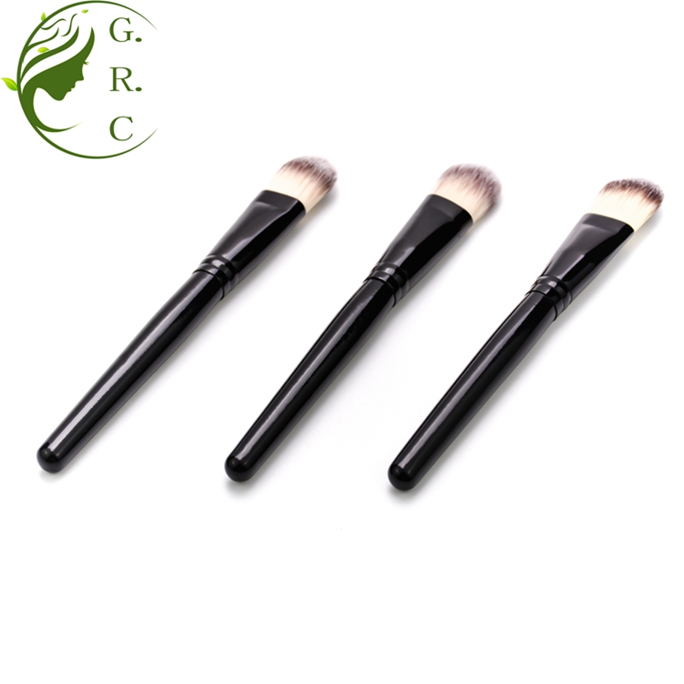 powder brush to apply foundation