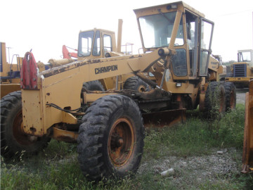 Used CHAMPION MOTOR GRADER 720A in excellent working condition