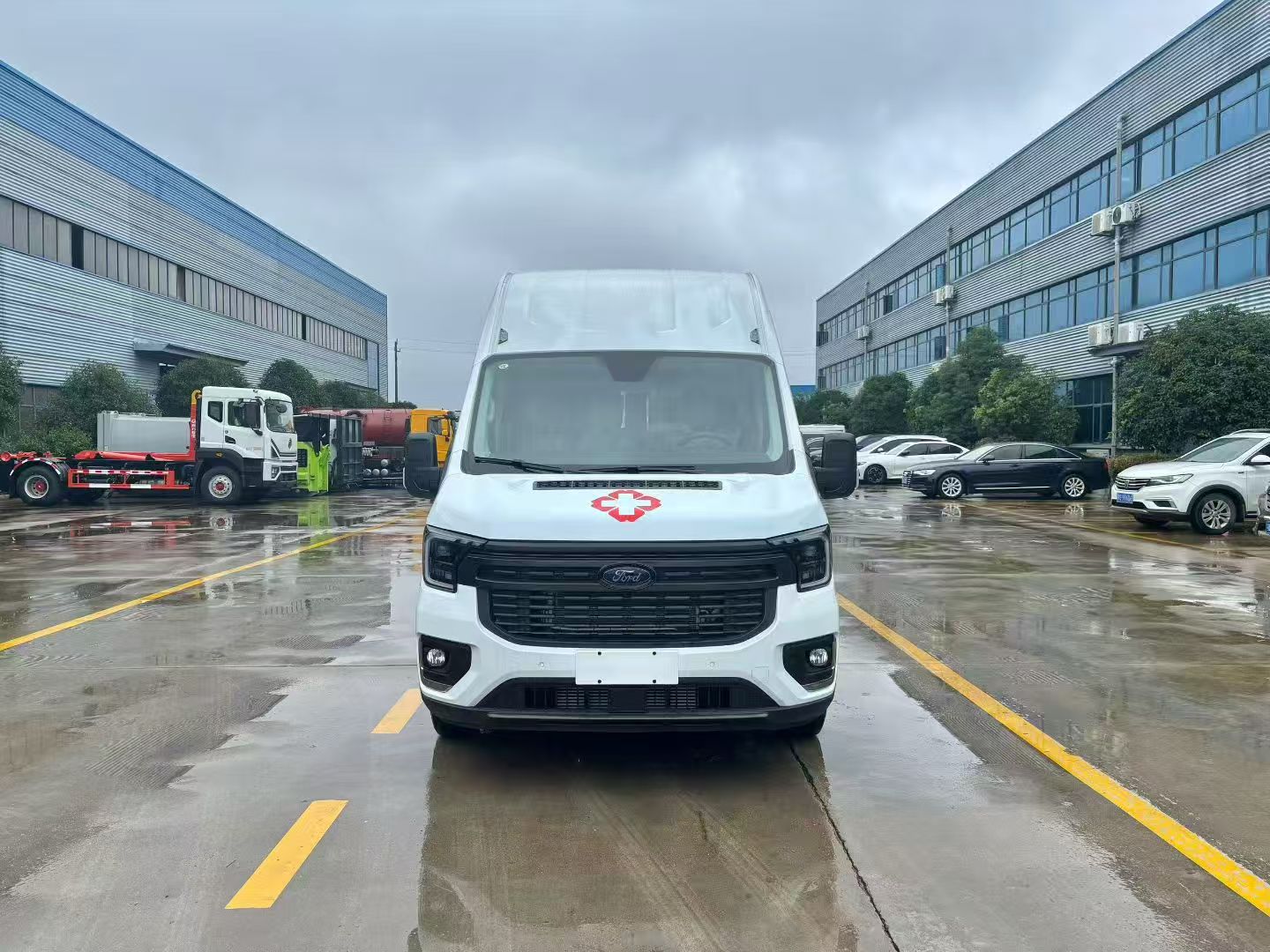 Надежный транспорт скорой медицинской помощи Reliable Emergency Medical Ambulance Transport