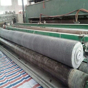 Liner lempung geosintesis laminasi bentonit bentonit