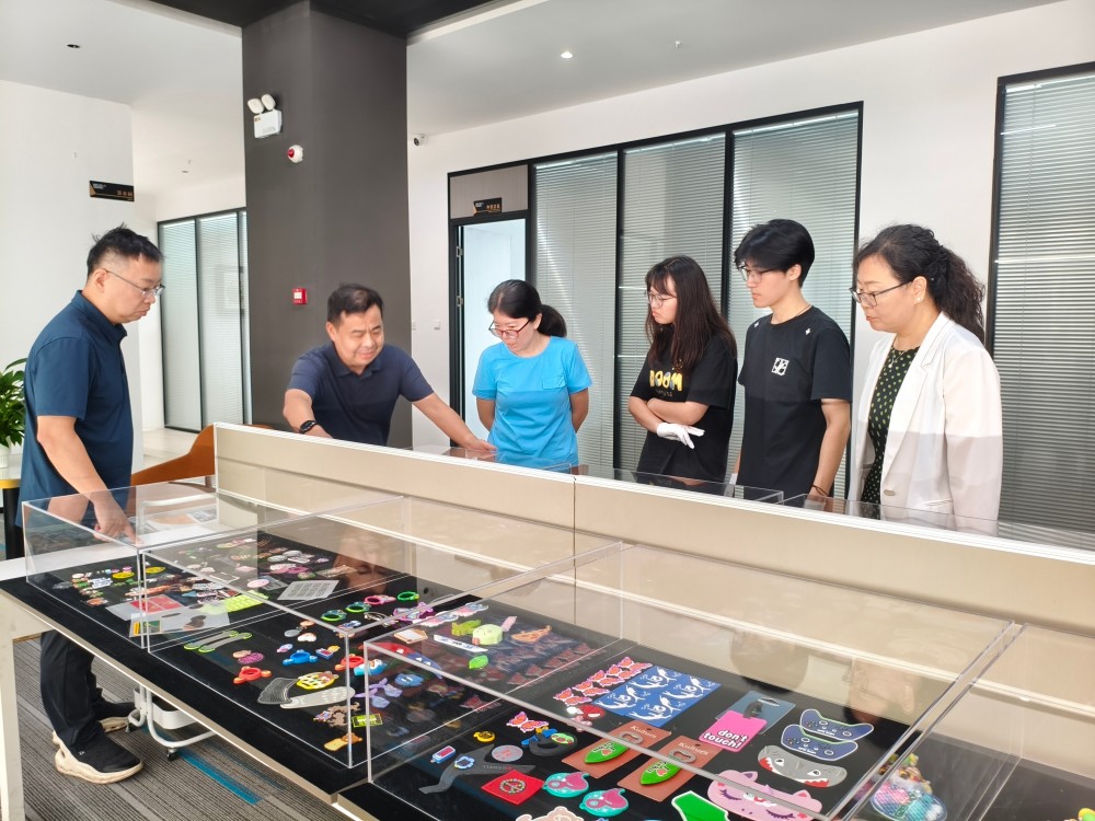 参观工厂 visiting factory