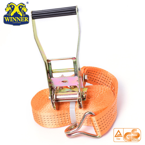 オレンジ色のラチェットはホックが付いている革紐そして貨物ラッシュベルトを結びます