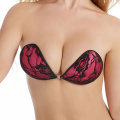 Reggiseno push up in silicone con coppe adesive