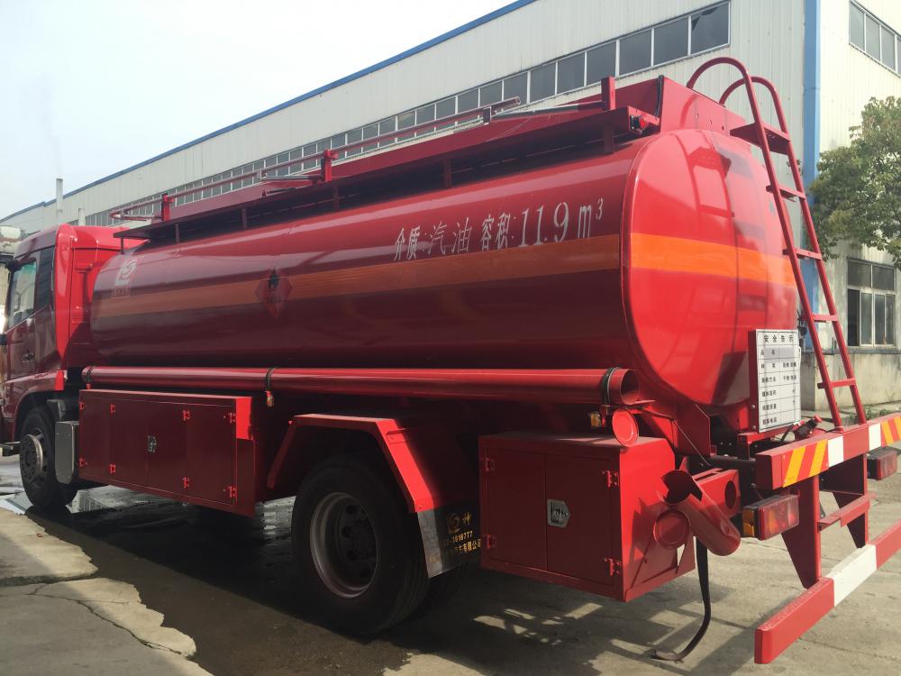 Camion-citerne de pétrole de 4 000 litres 4X2 Dongfeng