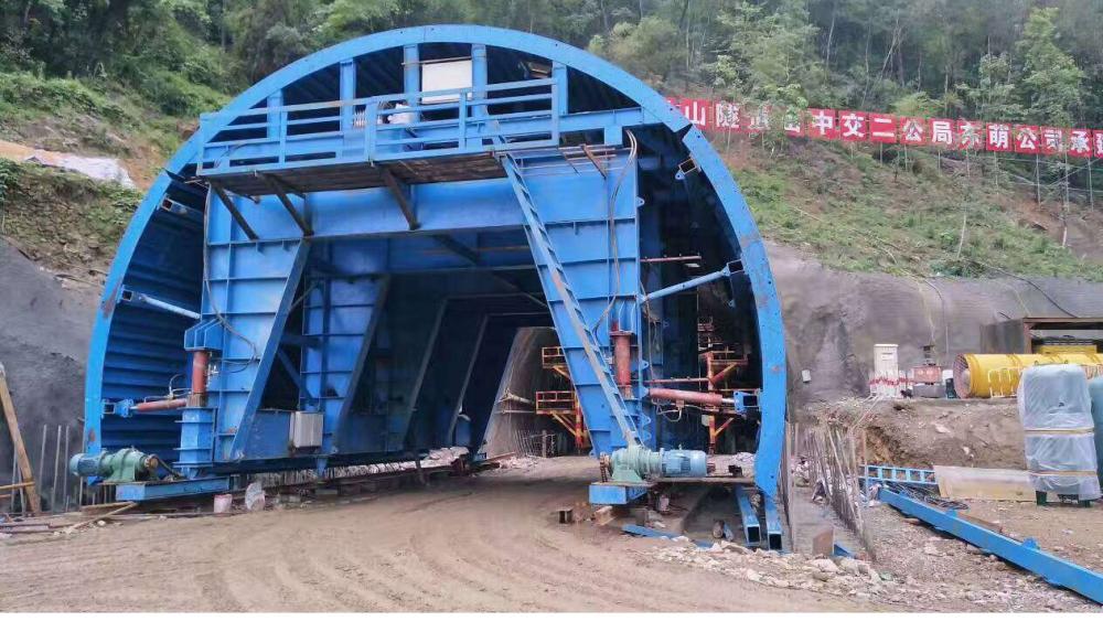 Sistema de carrinho de fôrma de túnel de revestimento de concreto