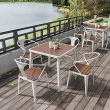 Outdoor Seating and Dining Options: Milk Tea Shops, Cafes, and Courtyard Settings