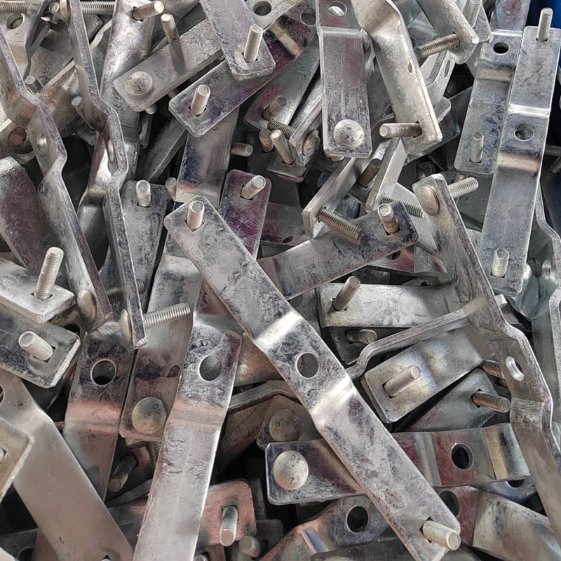 Kivágás és levezető konzol pánt alkatrész