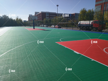 Easy installation interlocking court tile