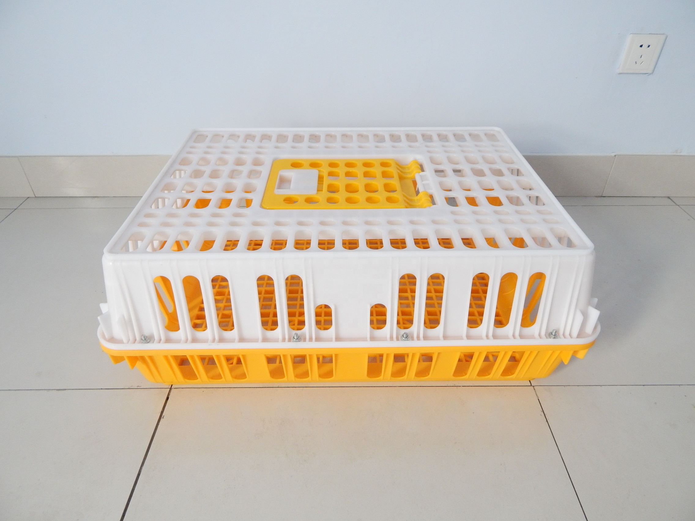 2020 best seller plastic transport cage for chicken transport crate