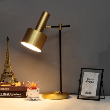 LEDER โคมไฟตั้งโต๊ะสีทอง