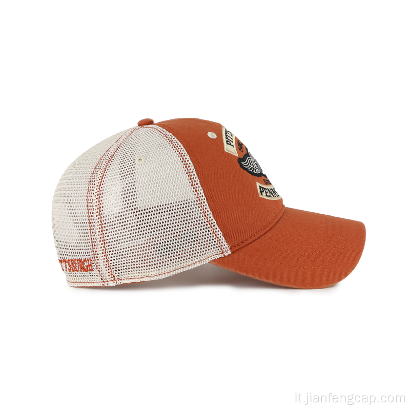 Cappello trucker con logo personalizzato in feltro lavato