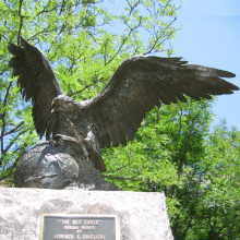 American popular metal hawk art sculpture bronze flying eagle statues