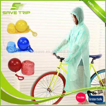 Promotional disposable emergency PE disposable plastic rain coat poncho in ball