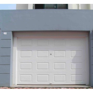 Porta seccional exterior da garagem