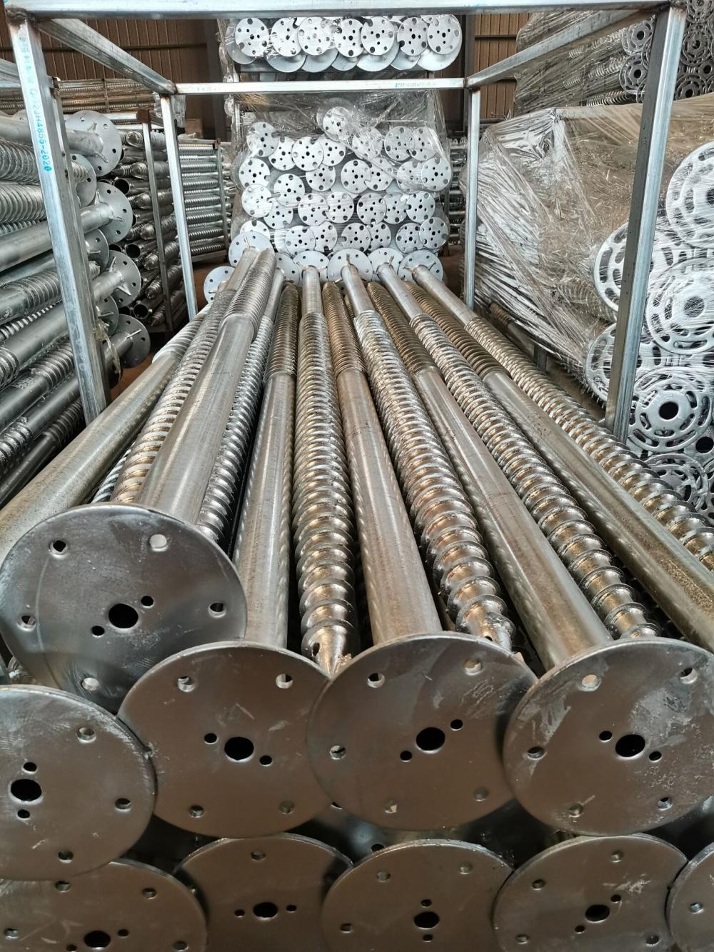 Pila de tornillo de acero galvanizado S235 para cimientos