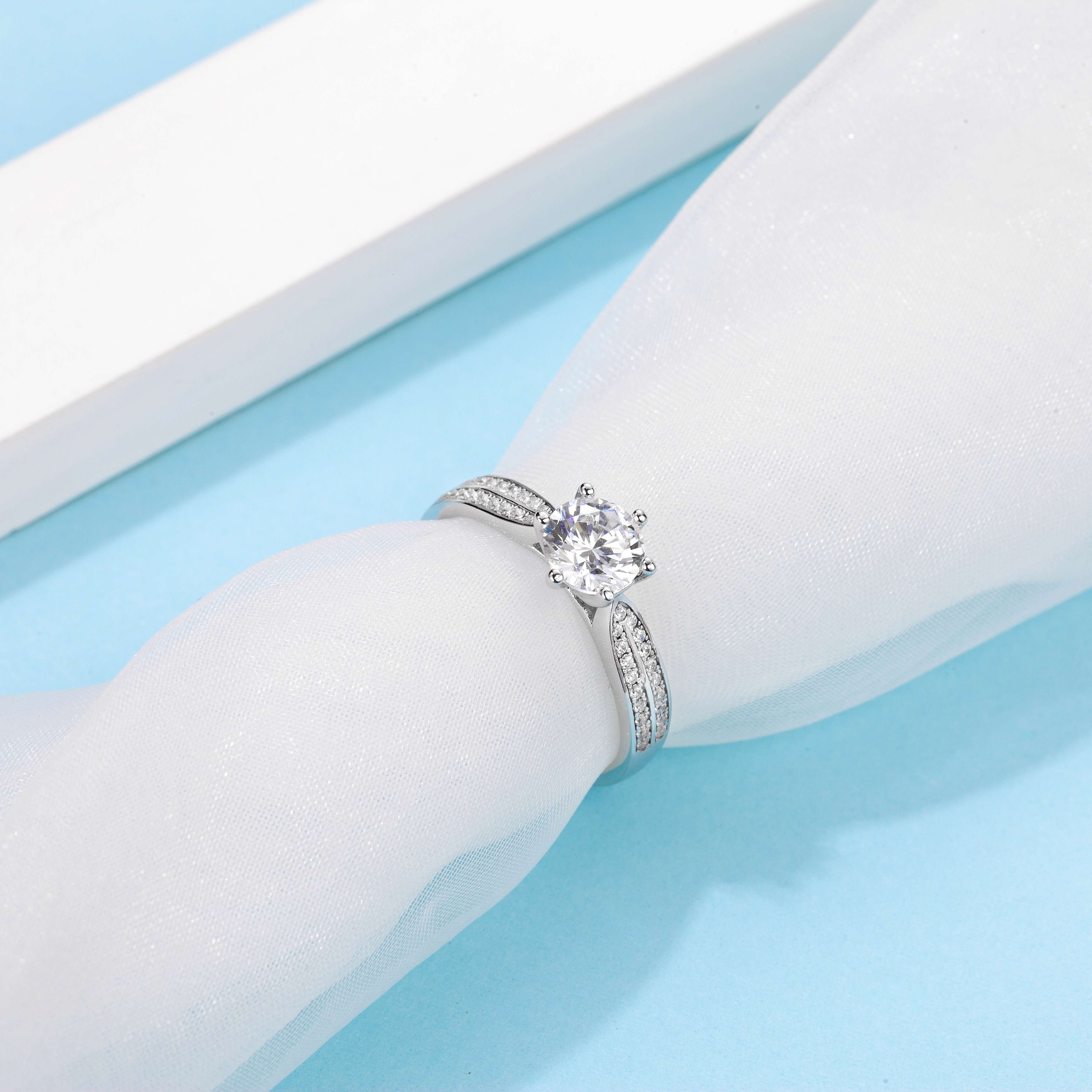 Classic Luxury  Ring Moissanite Jewelry Four Prong Diamond Set in 925  Pure Silver Square Holder  With Good Quality