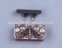 Elevator door lock switch with door lock