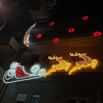 China Holiday Outdoor Decorative Lighted Christmas Deer Sleigh with Rope Lights