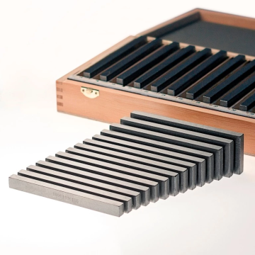 CNC Parallel Pads Milling PB154 Steel Precision Parallel Set for Vice" could be shortened to:

"PB154 Steel Precision Parallel Milling Set for Vice