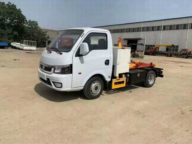 Dongfeng 4x2 Mini الخلفي شاحنة القمامة