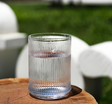 Transparent striped glass juice cups