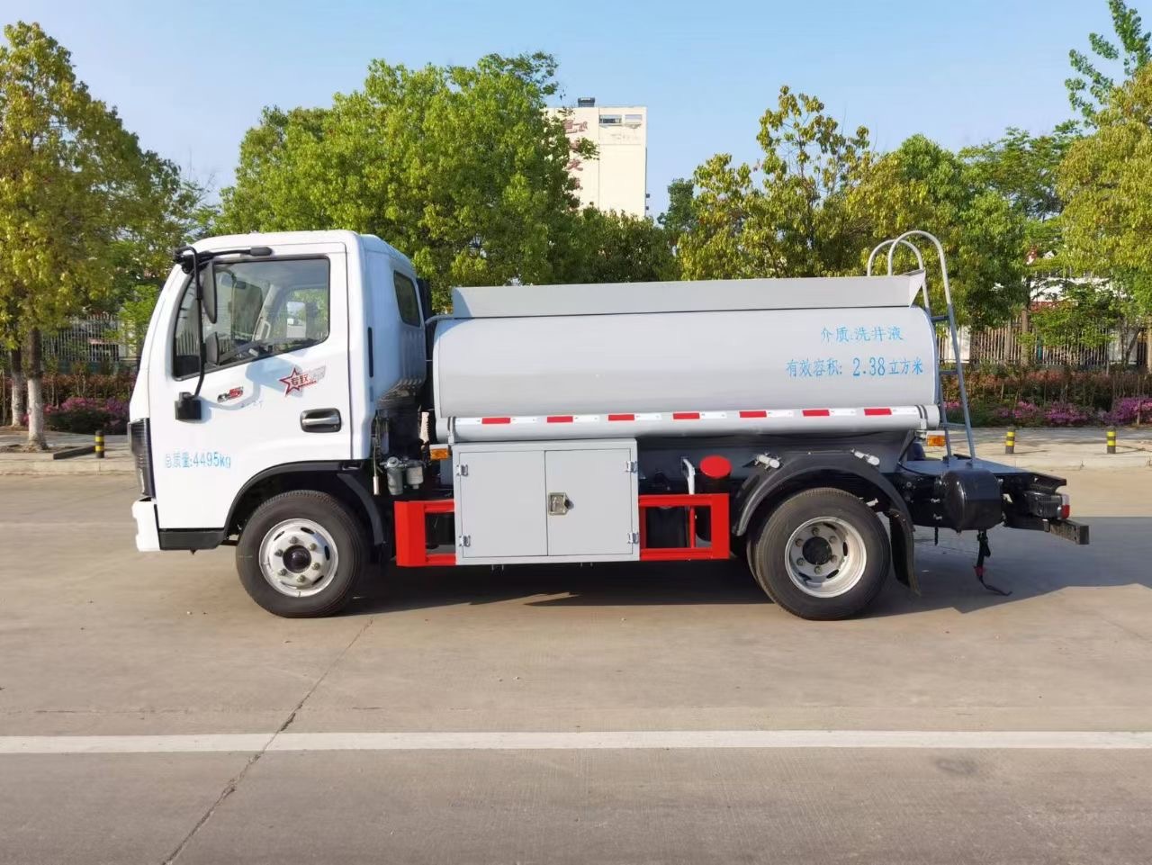 Автоцистерна большой емкости для транспортировки нефти High Capacity Fuel Tank Truck for Oil Transport