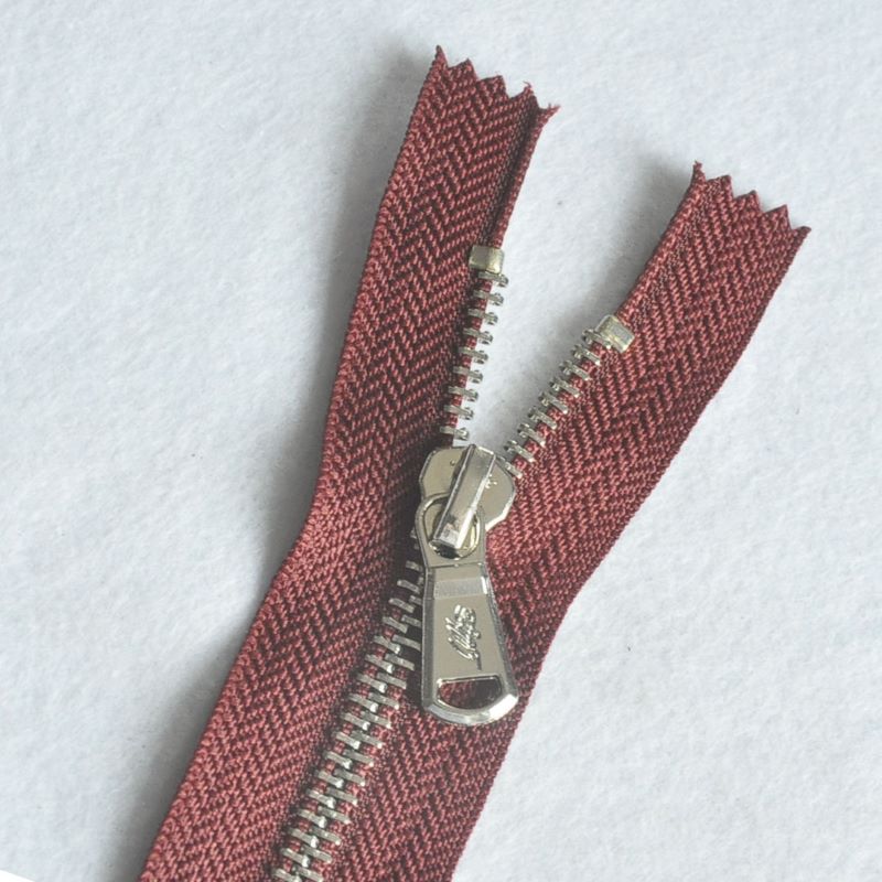  Silvery brass zippers