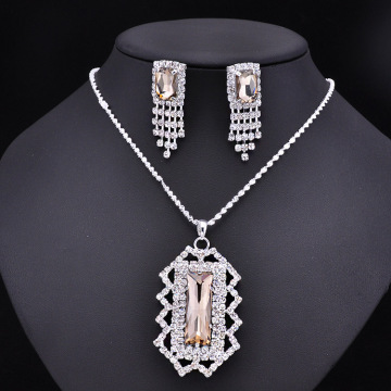 Conjunto de joyas de aretes de diamantes y piedras preciosas